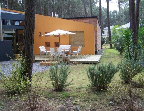 Imagen 11 de 12 de Casa De 4 Dormitorios En Barrio Privado, Laguna Blanca