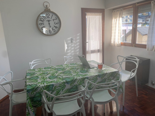 Imagen 14 de 27 de Departamento En El Centro De Bariloche Con Vista Al Lago, En Barrio Residencial Belgrano A Solo 4 Cuadras Del Centro Cívico, Apto Hasta 6 Personas