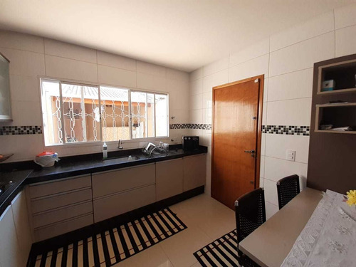 Imagem 9 de 26 de Lindo Sobrado A Venda No Jardim Pérola, Zona Leste De Londrina/pr - 3 Quartos (1 Suíte) - Área Gourmet Com Churrasqueira - Pr - So0310_gprdo