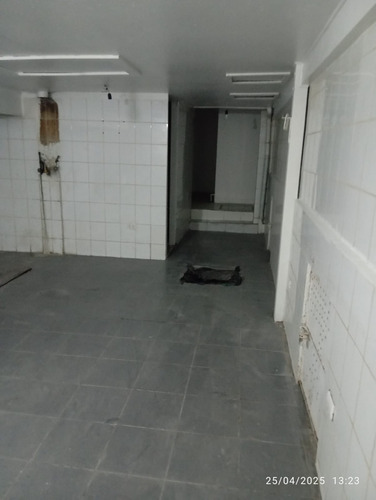 Propiedad Comercial Avda. Pajaritos Con San José.-