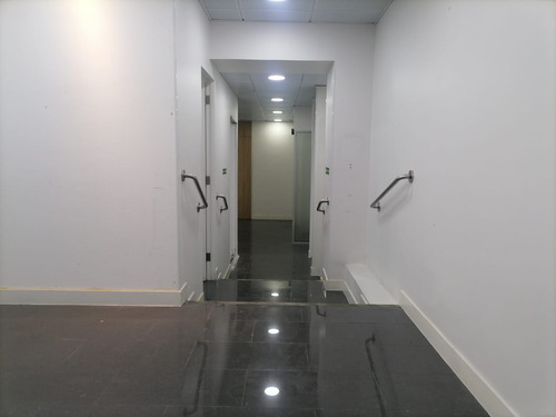 Apoquindo Local Comercial Edificio Medico Alcantara