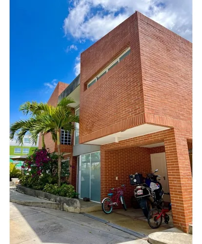 Vendo Th 300m2 Loma Linda 0054