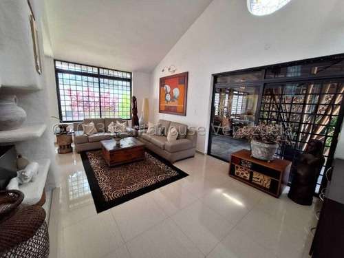 Maria Elena Latouche Se Vende Townhouse: 425 Mts: Pozo, Planta 100% Excelente Ubicación. Moderno Y Cómodo. Ven A Visitarlo!! Mels 24-8814