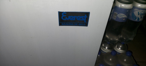 Imagem 1 de 5 de Maquina De Gelo Everest 150kg