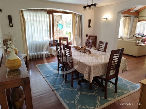 Casa En Venta De 6 Dorm. En La Reina