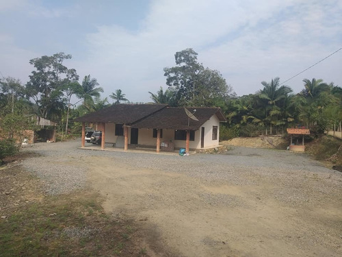 Imagem 1 de 14 de Casa 5 Cômodos 3 Banheiros