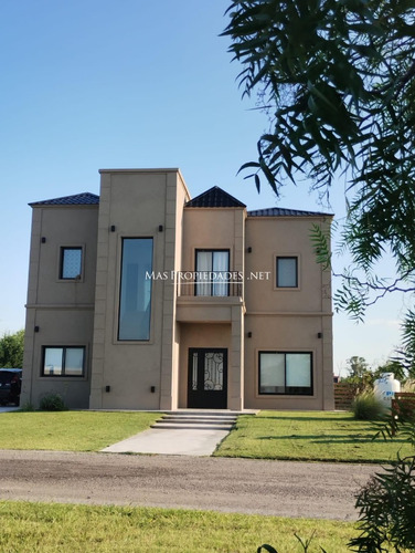 Casa En Venta  A La Laguna En Canning Barrio San Lucas