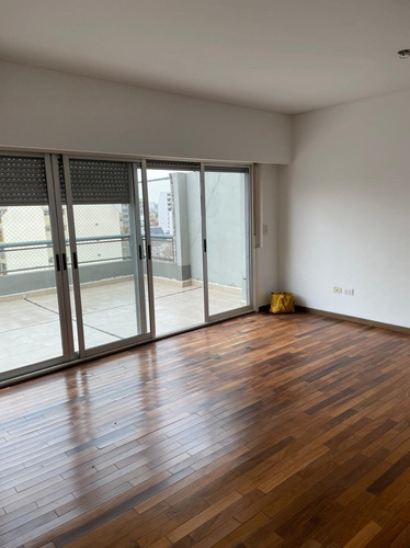 Departamento En Belgrano, 3 Ambientes Con Cochera.