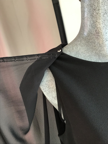 Vestido Corto Con Capa Betsy Adam Talla 6
