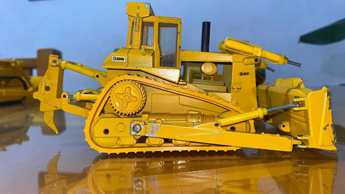 Bulldozer Caterpillar Escala 1/50 Marca Conrad