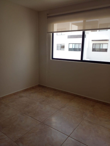 En Venta Casa En Santa Fe Juriquilla, Roof Garden, 4ta Recamara U Oficina..