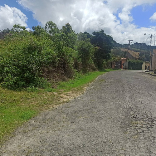 Imagen 13 de 17 de Espectacular Terreno En Venta Para La Construcción De Casa Residencial Club De Campo, Una De Las Mejores Urbanizaciones De Los Altos Mirandinos 23-2939