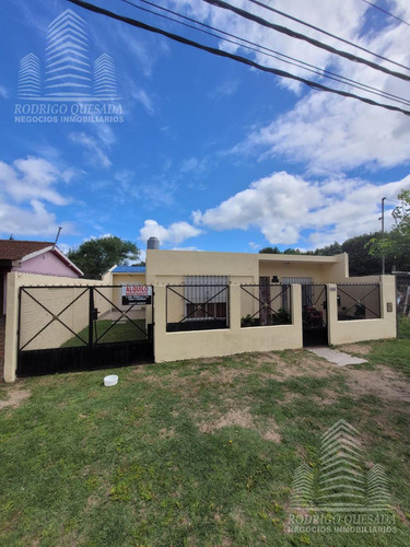 Cómoda Casa Con Departamento De 3 Ambientes