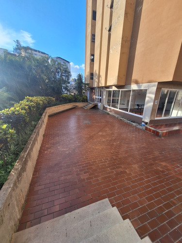 Alquilo Bello Apartamento. Colinas De Bello Monte. Centro Polo. Amoblado. Puesto Techado. No Falta El Agua.