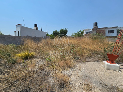 Terreno En Venta En Col. Parotas Con Conexión A Servicios.