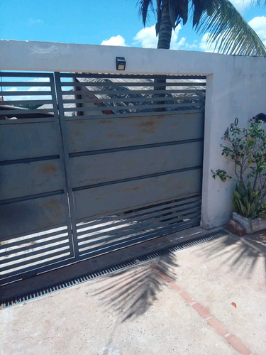 Casa Com De Cinco Cômodos A Venda