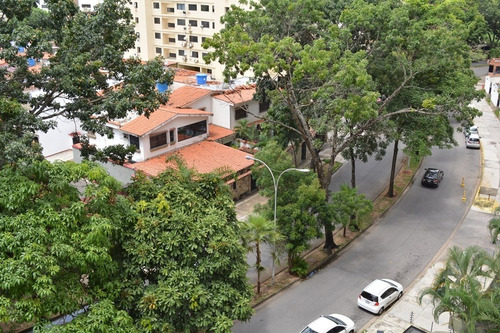 Imagen 6 de 18 de *0414* 4713559* Apartamento En Venta En Valles De Camoruco/valencia. Resd Country Palace, 130mts,amplio,3hab,2baños,2puestos Techados,agua 24/7,planta 50%,maletero,gas Directo,se Firma Por Registro.