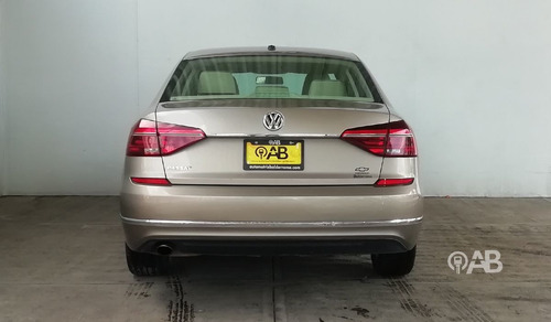 Imagen 5 de 10 de Volkswagen Passat 2017 2.5 Tiptronic Sportline At