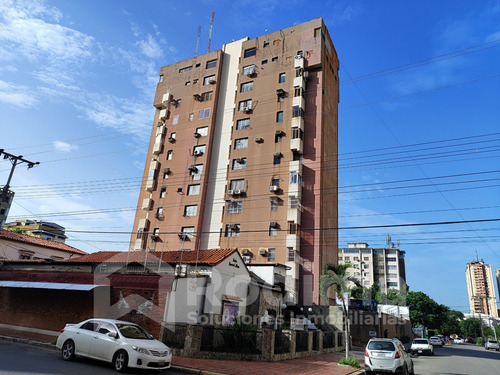 Oficina En Alquiler - Piso 5, Torre Capitolio, Calicanto, Maracay