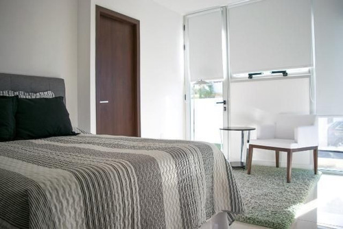Apartamento En Venta De 2 Dormitorios En Playa Mansa