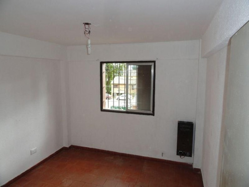 Imagen 3 de 13 de Muy Buen Departamento De 3 Dormitorios Y Puesto A Nuevo