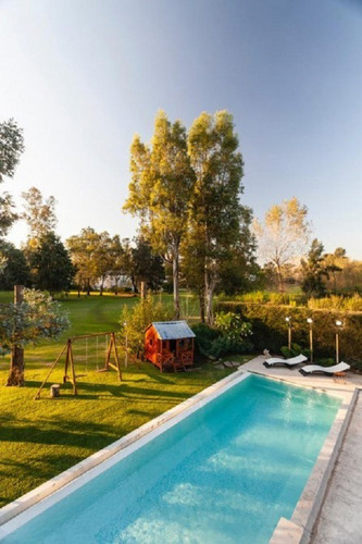 Imagen 5 de 30 de Venta Canning Barrio Privado Saint Thomas Este Espectacular Casa De Diseño Con 5 Dormitorios, 7 Baños, Quincho, Piscina Climatizada Y Parque! No Te La Pierdas!