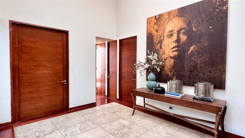 Casa En Venta De 4 Dorm. En La Dehesa