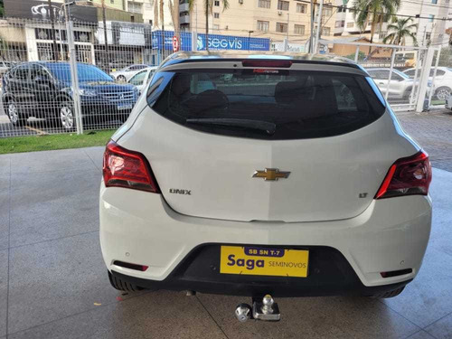 Imagem 5 de 11 de Chevrolet Onix 1.4 Lt Spe/4