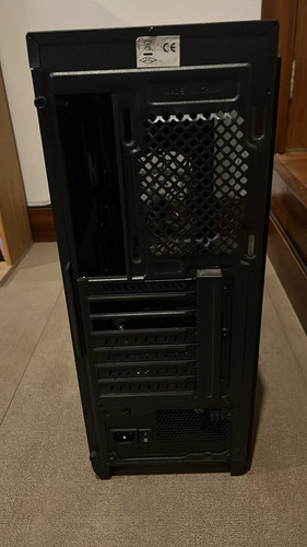 Case De Pc Azza Gaming 211g 6 Meses De Uso