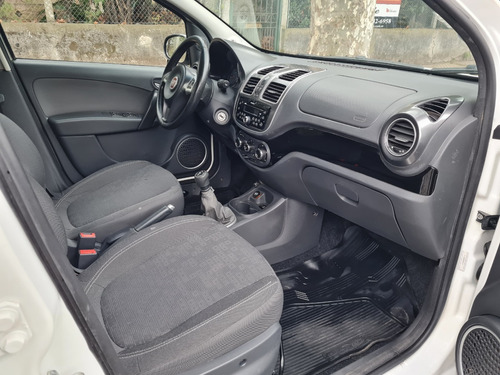 Imagen 16 de 17 de Fiat Palio 1.4n Attractive Top 2018 C/gnc
