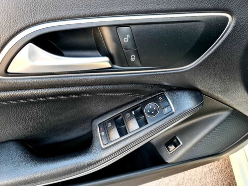 Imagen 14 de 15 de Mercedes-benz Clase Cla 2015 1.6 180 Cgi Mt