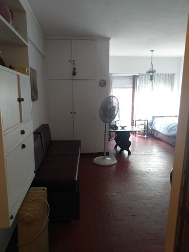 Imagen 2 de 5 de 1 Ambiente 35 M² A La Calle Con Balcon