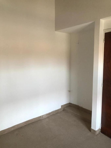 Treplex Venta 3 Dormitorios 12 Baños, Cochera, Patio, Terraza 137 Mts 2 - La Plata