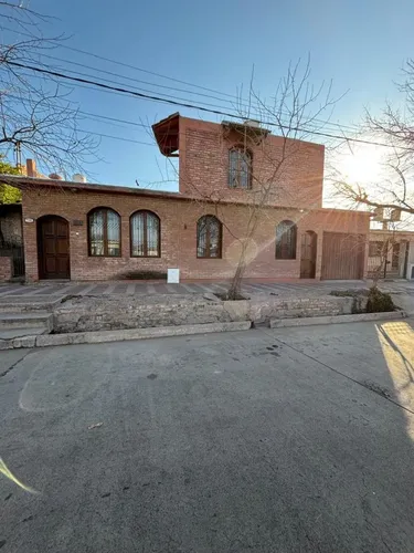 Greenwood Inmobiliaria Vende Casa En Godoy Cruz - foto 1