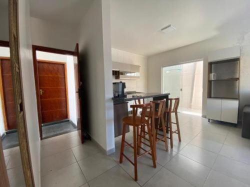 Imagem 8 de 11 de Casa Sobreposta Perto Da Praia Bem Localizada! Aceita Financiamento Bancário!