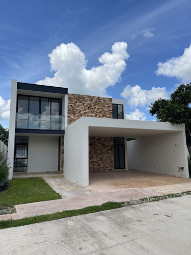 Casa De 4 Recámaras Dentro De Privada Cerca De La Isla, En Cholul