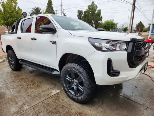 Toyota Hilux 2.7 Cabina Doble Sr Mt