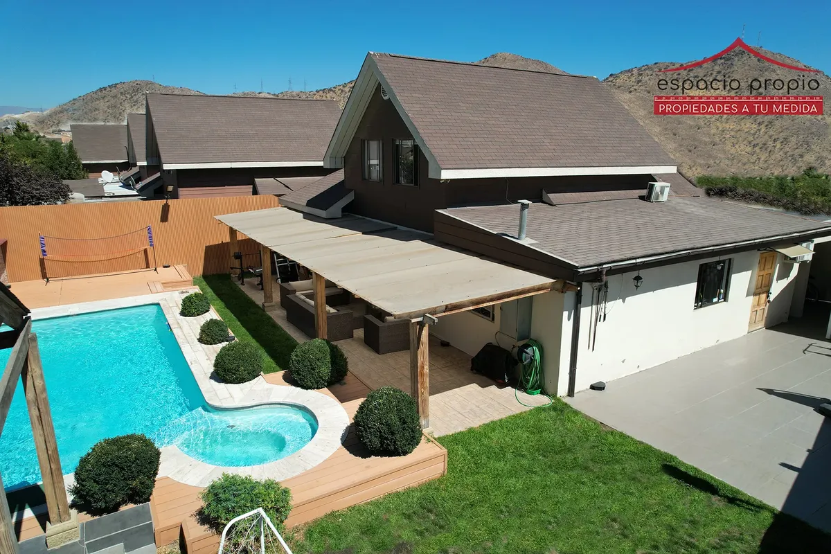 Imagen 2 de 17 de Casa Remodelada Quincho Y Piscina - En Alto El Manzano
