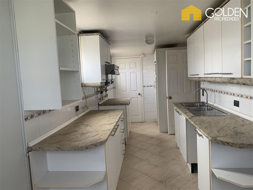 Casa En Venta De 7 Dorm. En Concón