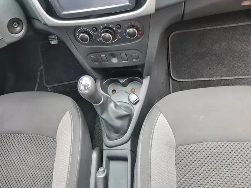 Renault Sandero Expression 1.6cc MT AA 4X2