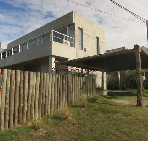 Imagen 1 de 23 de Casa En Punta Piedras, 3 Dormitorios *