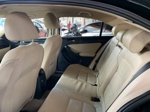 Volkswagen Jetta 2.0 Comfortline Flex 4p Automática