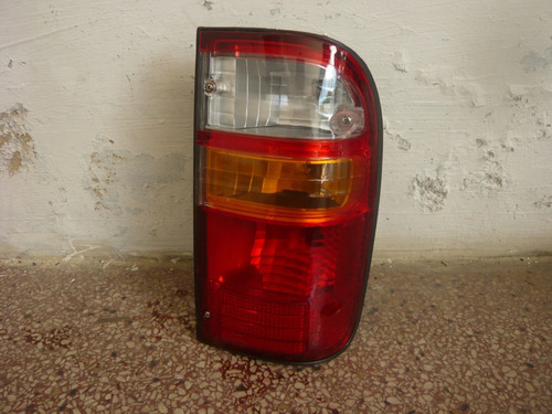 Stop Derecho Toyota Hilux 00-05