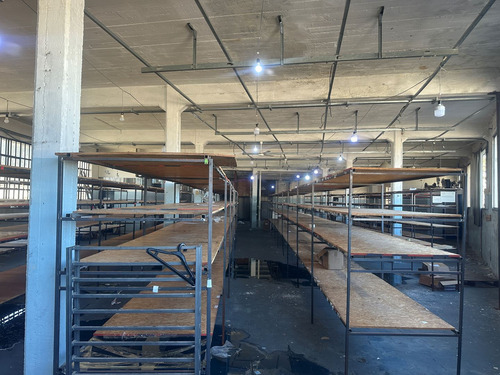 Gran Local Industrial Y Depósito Agraciada Y C. M. Ramirez