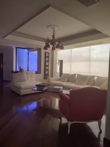 Colinas De Valle Arriba Venta Apartamento 330 M2aproximadamente, Espectacular Vista Al Avila,