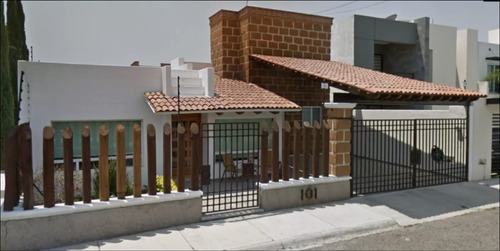 Casa En Venta En Querétaro ¡ Elegancia Y Diseño En Un Solo Lugar!