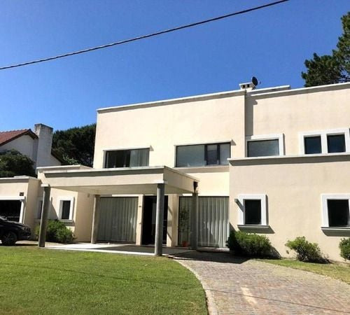 Alquiler Casa En Zona Golf Con Pileta