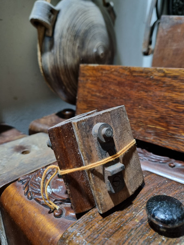 Topes Un Par En Madera Maciza Con Bisagra Simanco Singer (Usado)