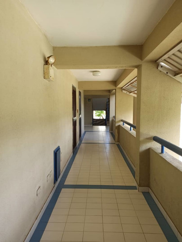 Imagen 3 de 13 de Cómodo Apartamento En Venta. Via Aguasal, Al Lado Del Club