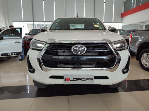 Imagen 3 de 18 de Toyota Hilux Srv 2.8 4x4 Mt